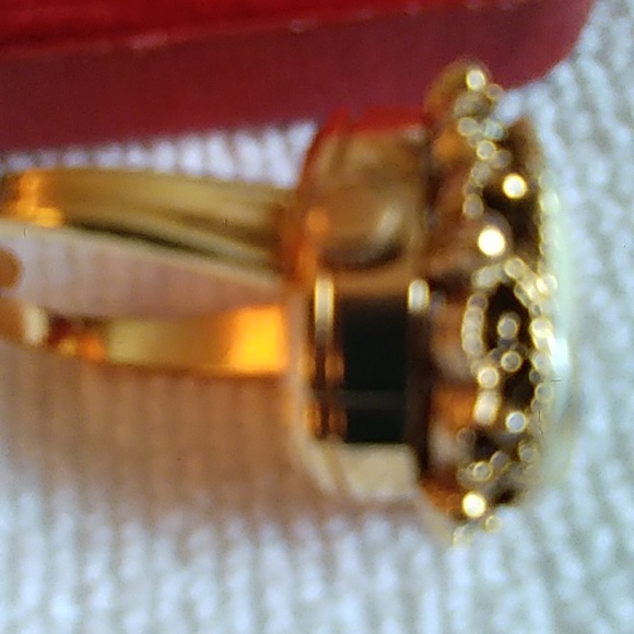 Ladies Victorian Style Cameo 17Jewel Ring Watch - Picture 10 of 12